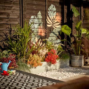 Garden Wall Decoration Ideas to Transform Your Outdoor Space