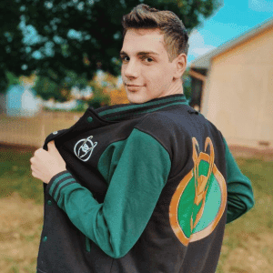 @dillysoutfits with our Marvel Loki Logo Unisex Varsity Jacket - Black/Green