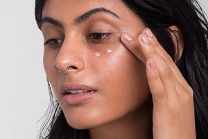 HOW TO APPLY EYE CREAM FOR MAXIMUM RESULTS