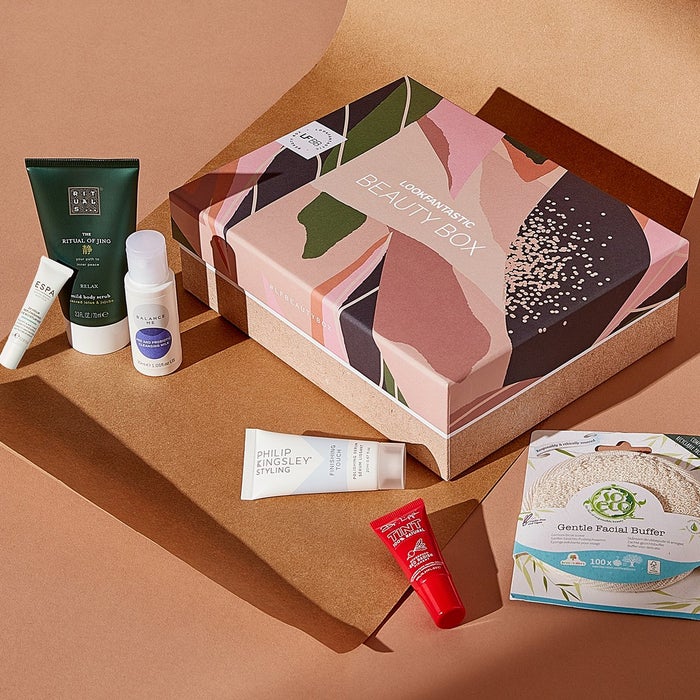 Scopriamo la Beauty Box di Giugno - Edizione 'Elements' - LOOKFANTASTIC  Italia