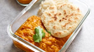 One-Pot Lentil Dahl & Homemade Naan | Εύκολη προετοιμασία γεύματος Vegan