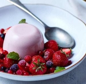 Magere Erdbeer-Panna Cotta 