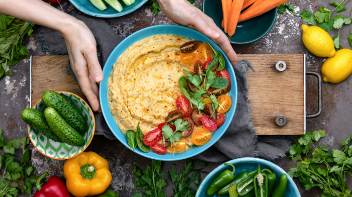 hummus con verduras asadas