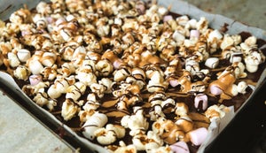 Mørk Chokolade Popcorn Bark | No-Bake Snacks