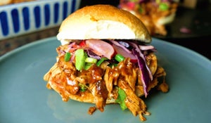 BBQ Pulled Chicken Sandwich Med Sukkerfri Sauce