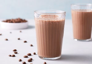 Протеиново смуути за закуска с кафе и шоколад | Рецепта