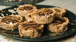 5-Ingredient Peanut Butter Oat Cups