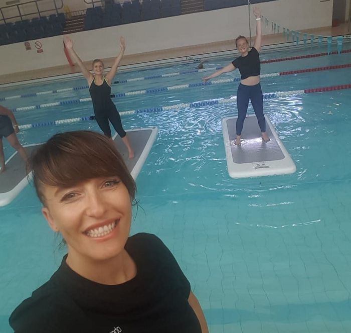 Wir haben einen Floating HIIT Kurs ausprobiert - Und so ist es gelaufen...