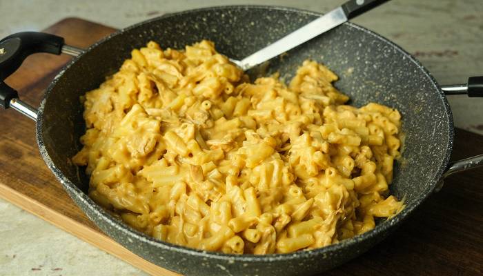 Käse Makkaroni mit BBQ Pulled Chicken