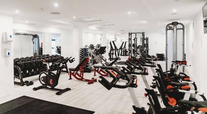 Bist du fitter, wenn du in der Nähe eines Fitnessstudios wohnst? | Die Top-Studien der Woche