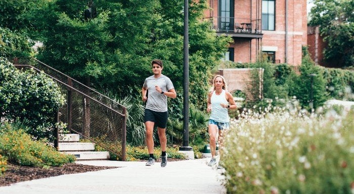 Wieso du es mal mit Joggen probieren solltest & woran du merkst, wenn du es falsch machst