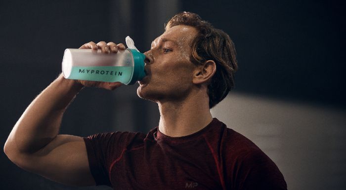 Protein der richtige Zeitpunkt | Solltest du vor oder nach deinem Training einen Shake trinken?