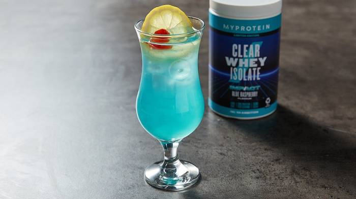 Blaue Himbeere Clear Whey Isolat – Auf 2 Arten