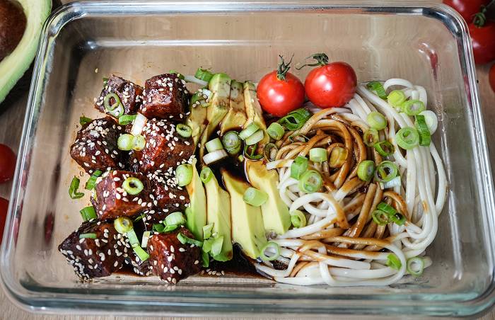 Proteinreiche Tempeh Meal Prep