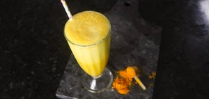 Smoothie Vegano Dourado Com Curcuma