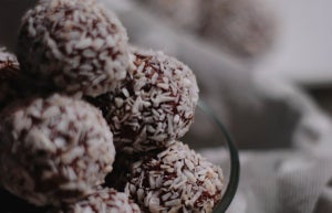 No-bake pumpkin balls