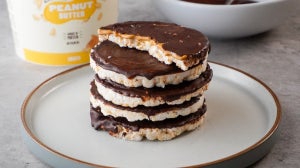 2-Step Healthy Chocolate Peanut Butter Rice Cakes