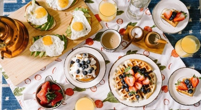 high carb vs high protein breakfast