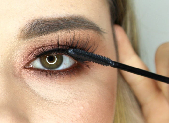 apply mascara to false lashes