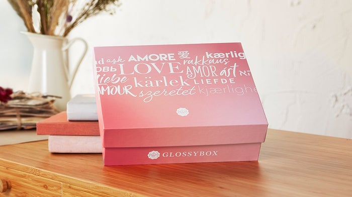 GLOSSYBOX-Februar-2020-Love-crosses-borders