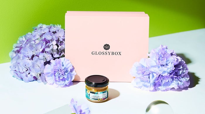 glossybox-april-2021-scrub-peeling-pflege-sneak peek