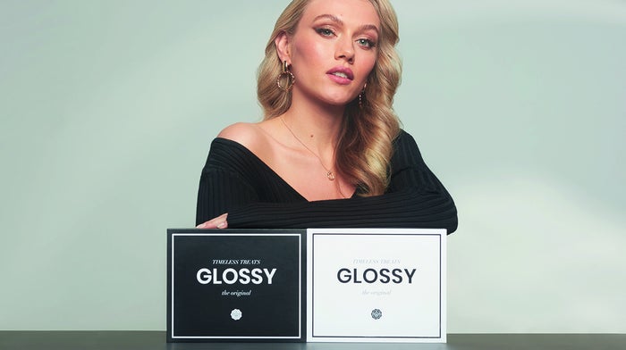 glossybox-februar-2022-timeless-treats-edition