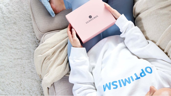 glossybox-wallpaper-screensaver-januar-2022-gratis-handy-smartphone