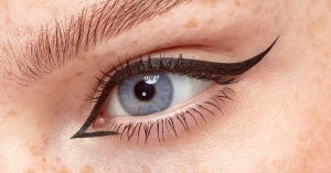 How to do foxy eyeliner
