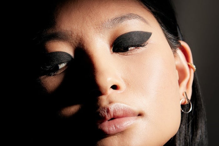 thick graphic liner