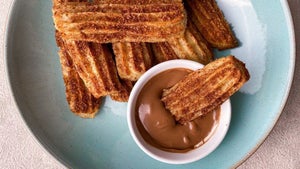 Hälsosamt bakade churros med proteinchoklad