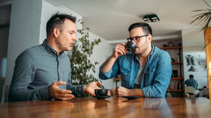 Two men talking and giving eachother advice 