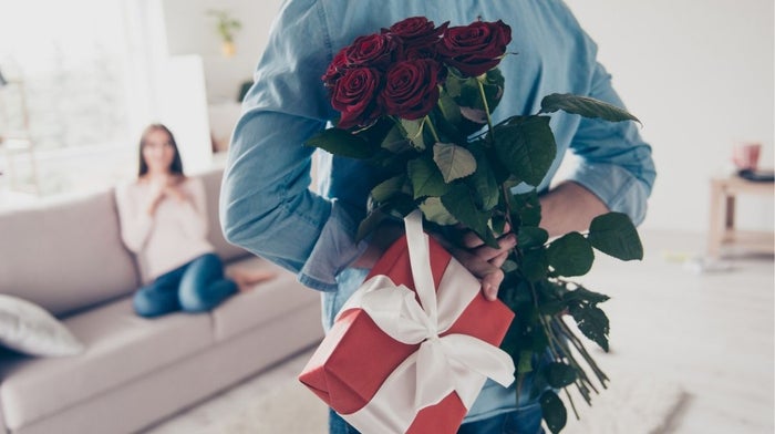 man giving woman Valentine's gift