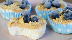 Bevroren eiwitrijke yoghurt cups | Supergemakkelijke post-workout snack