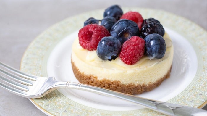 mini berry vegan pie