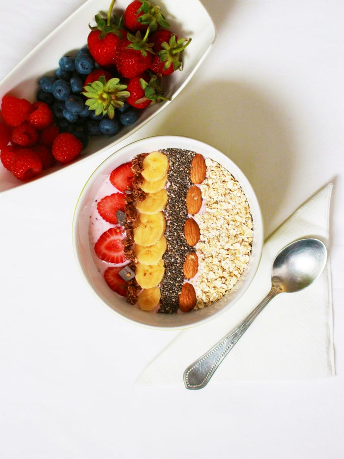 berry overnight oats