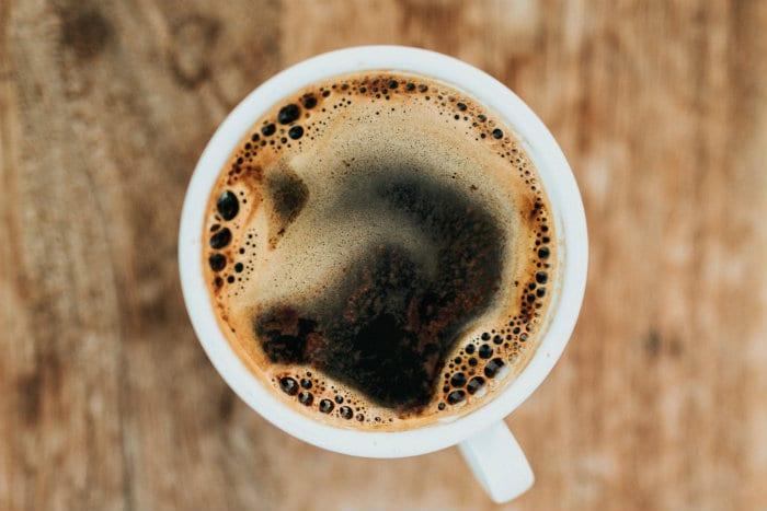 Nuovargis gali būti sumažintas kofeino dėka
