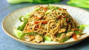 Kuřecí chow mein