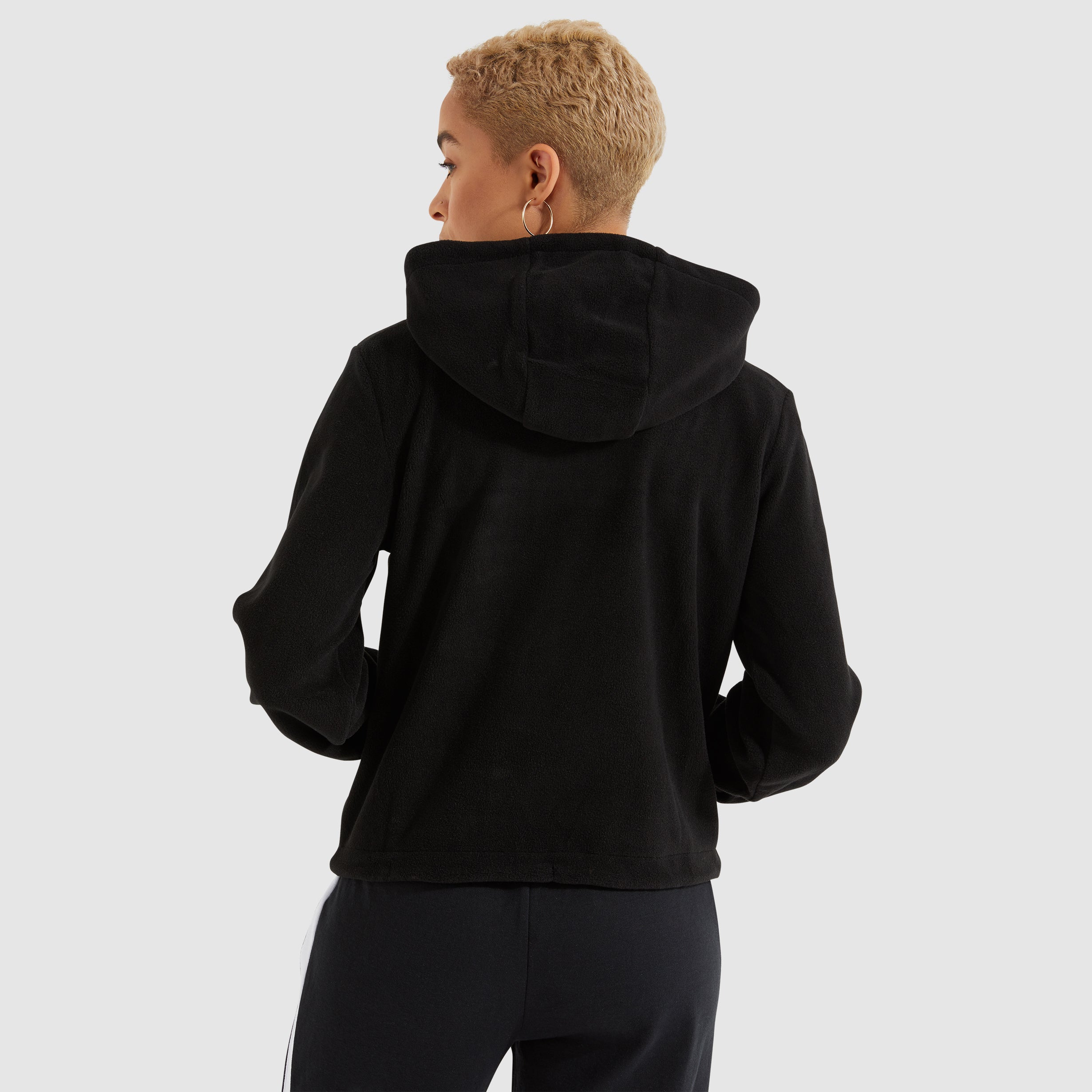 Navu OH Jacket Black | ellesse UK