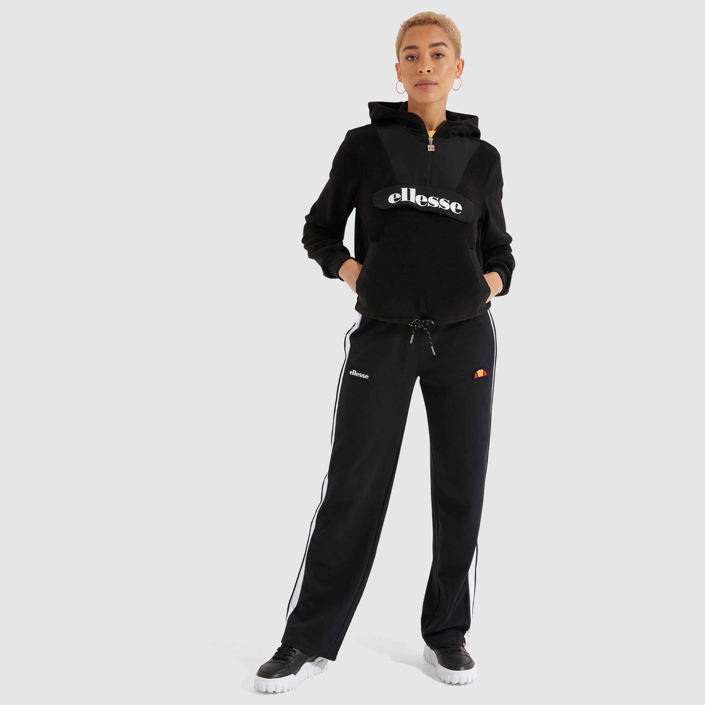 Navu OH Jacket Black | ellesse UK