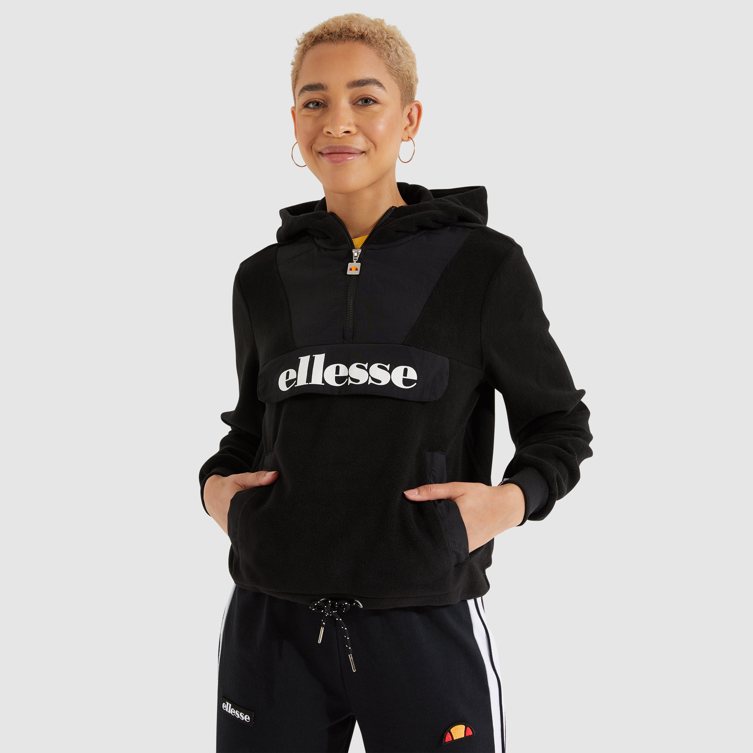 Navu OH Jacket Black | ellesse UK