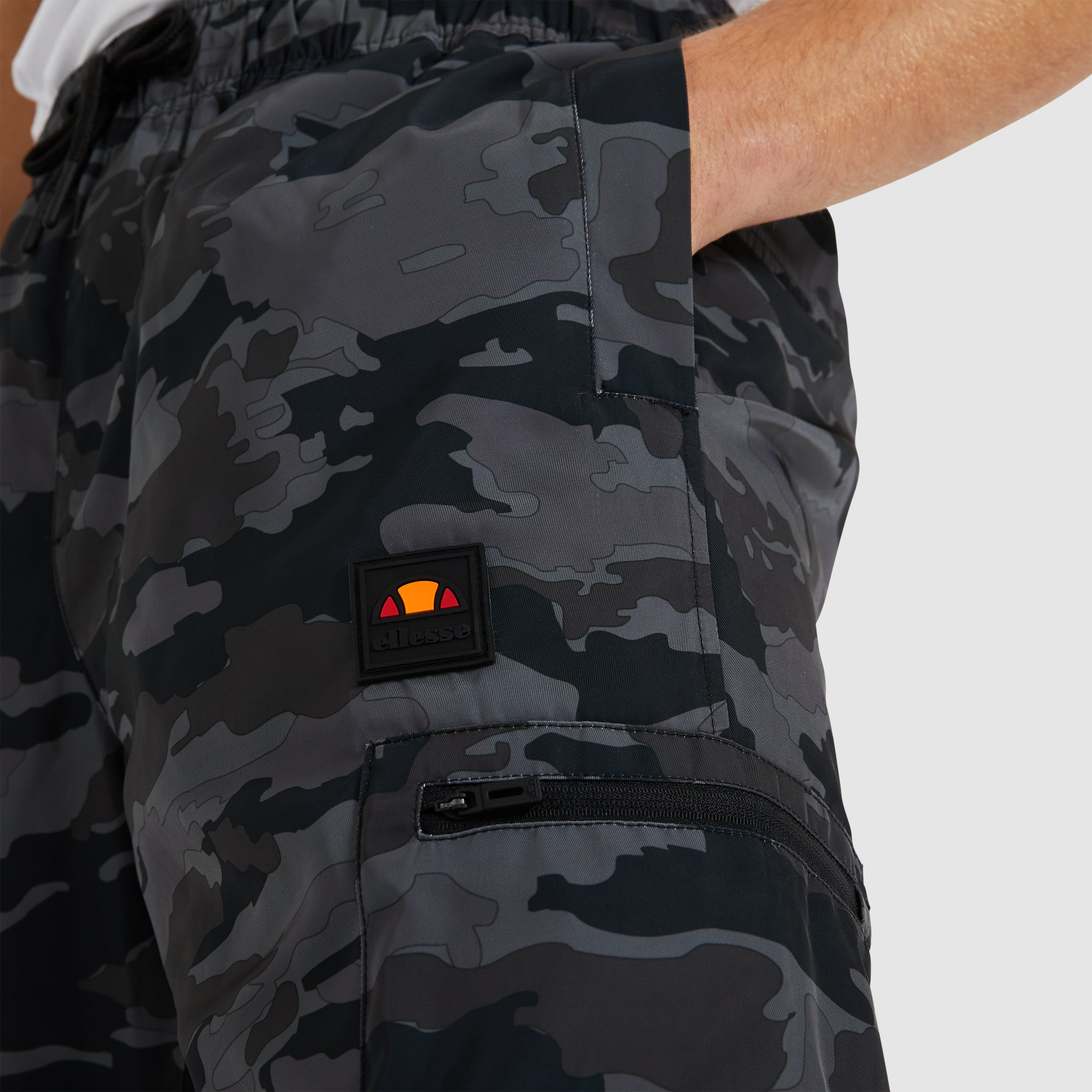 Bergamma Cargo Pants Camo | ellesse UK