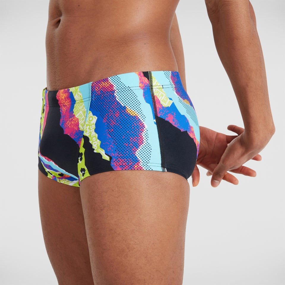 Herren Allover V-Cut 17 cm Badehose Schwarz/Grün