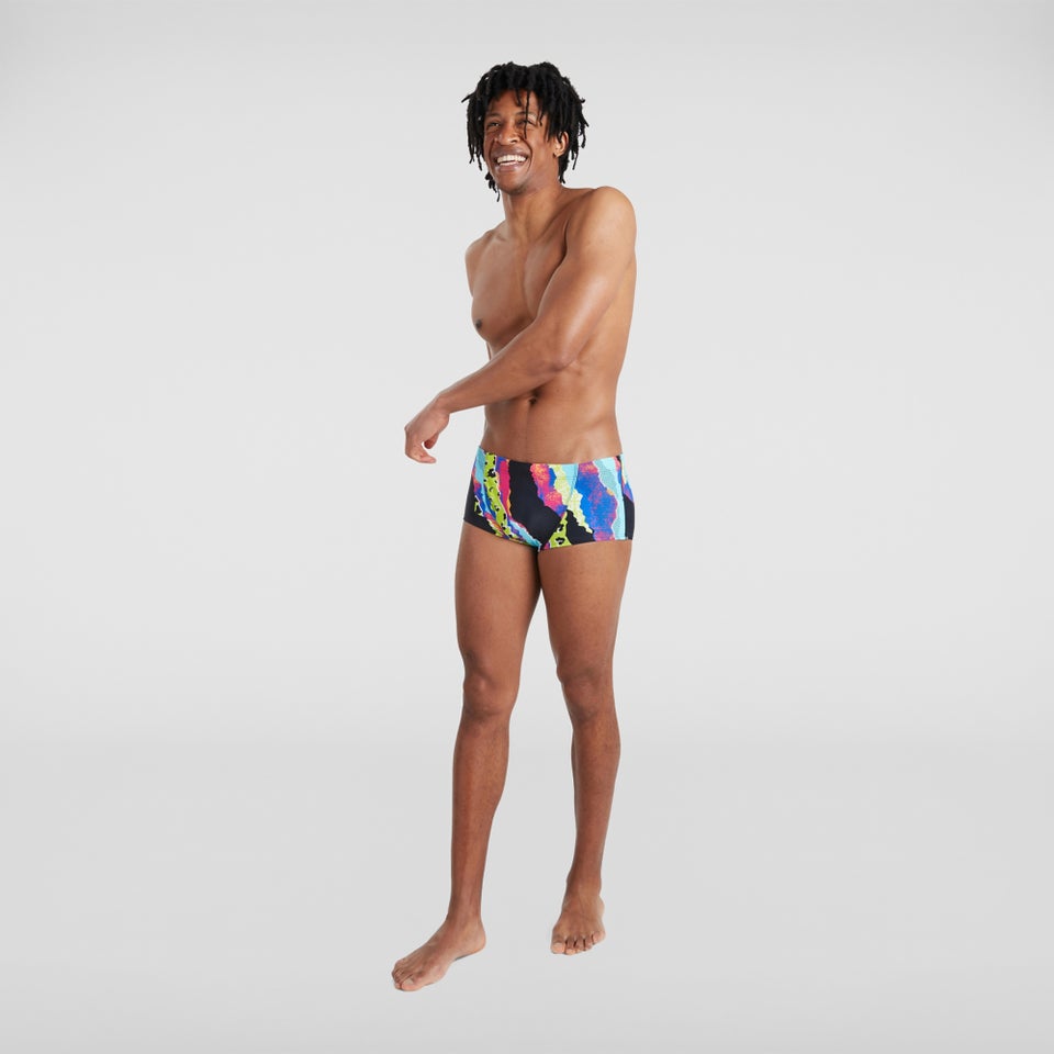 Herren Allover V-Cut 17 cm Badehose Schwarz/Grün