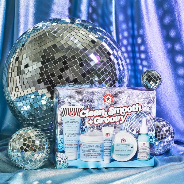 First Aid Beauty Clean, Smooth and Groovy Kit_1