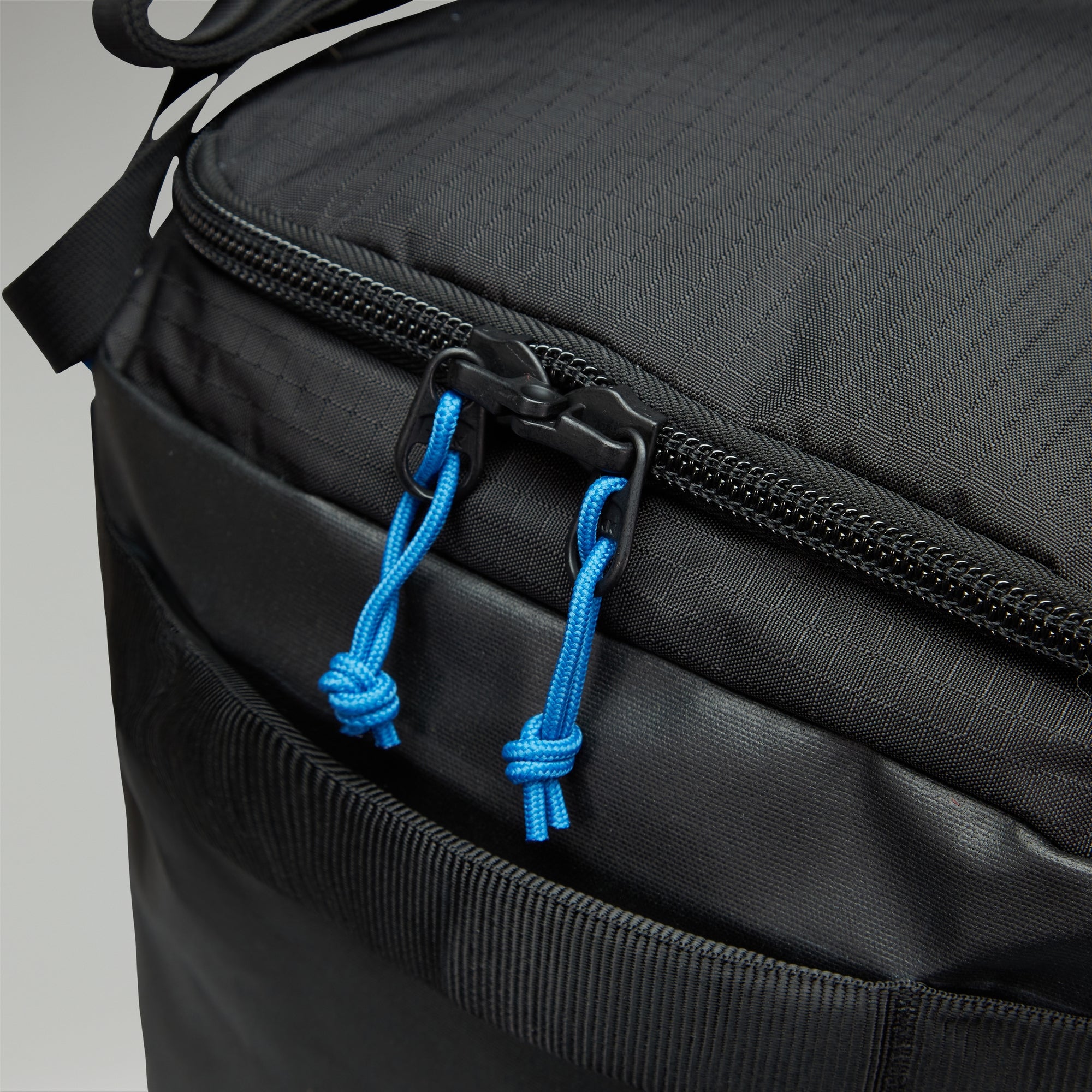 ハジュラズソウル Unisex Xodus 60 Travel Holdall - Black | Berghaus
