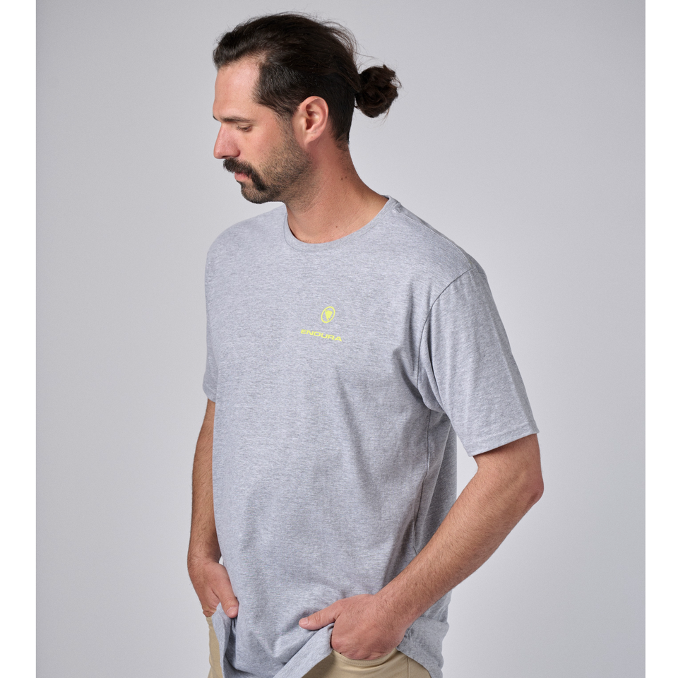 Unisex Vertical Back Logo Shirtail Tee - Gray