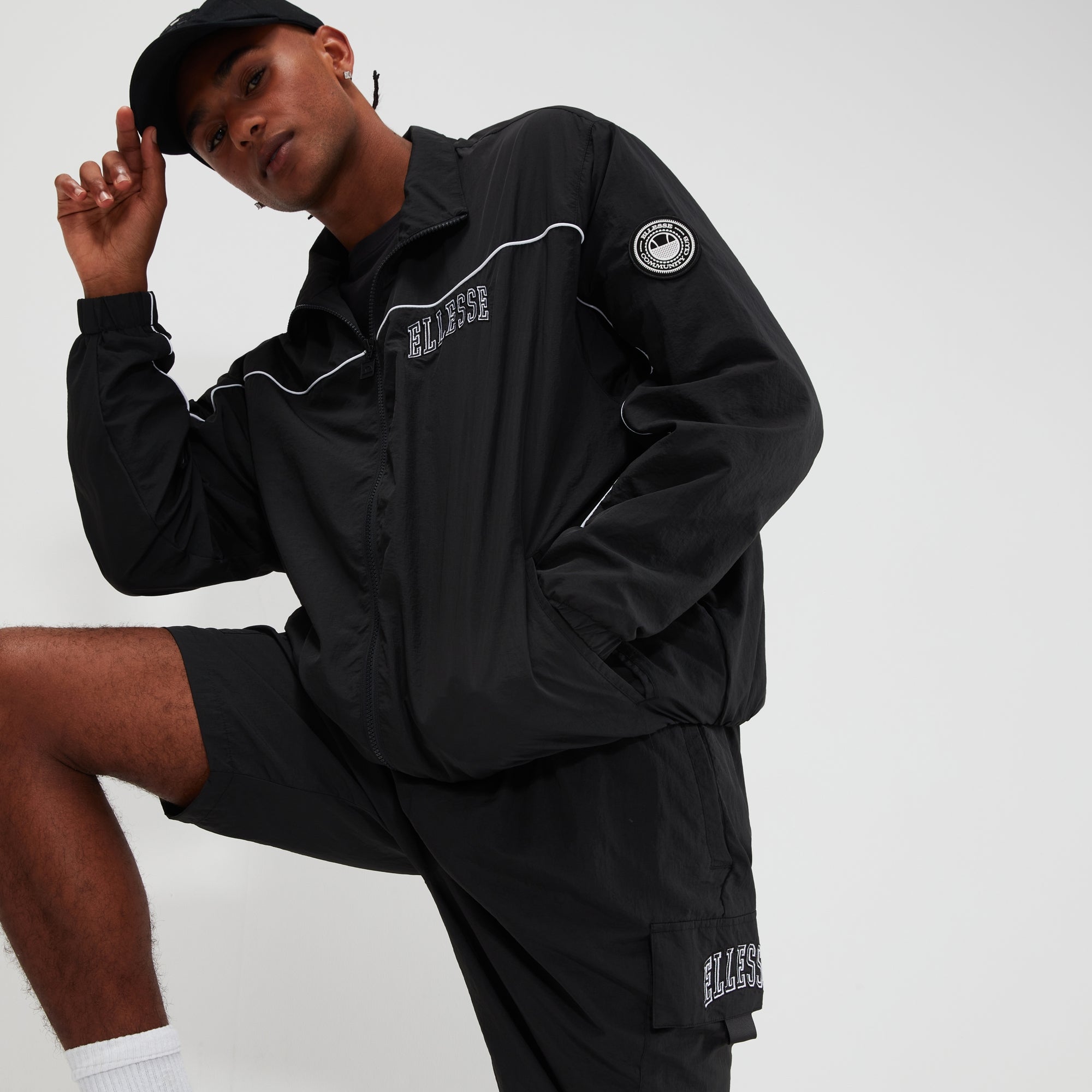 ellesse ブラックスキーウェア サスペンダー付き Men's Sowso Jacket Washed Black | ellesse UK