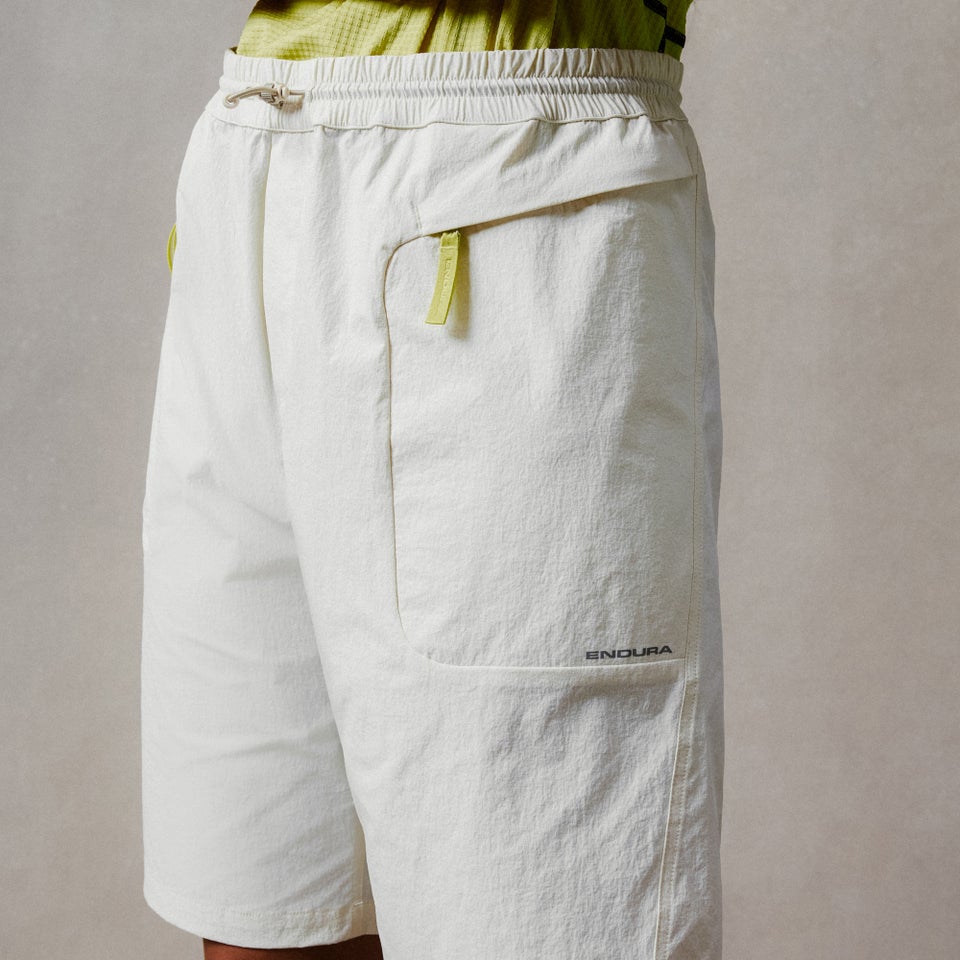 Unisex Corner-Shorts (mit Innenfutter/Sitzpolster) Weiß