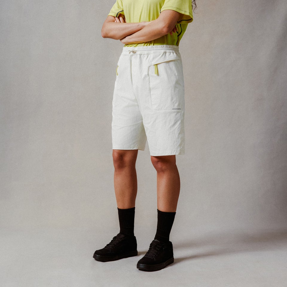 Unisex Corner-Shorts (mit Innenfutter/Sitzpolster) Weiß