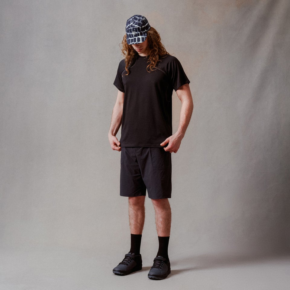 Unisex Kurzarm-Corner-Shirt Schwarz